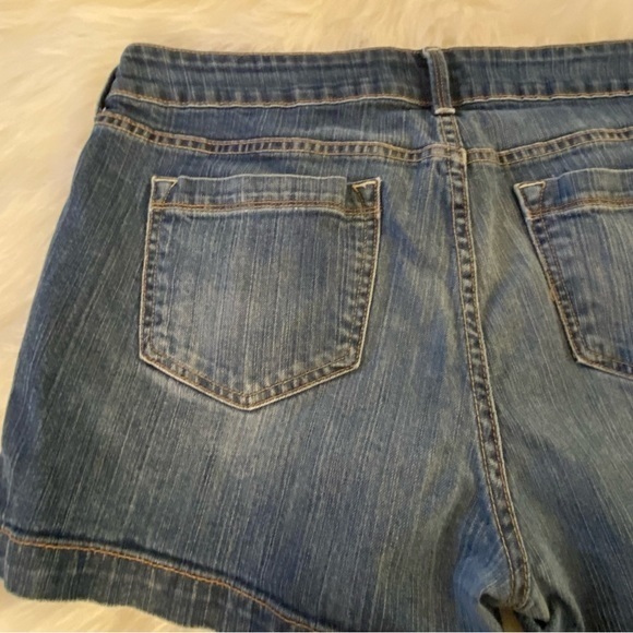 Old Navy Shorts Women’s Size 16 Blue Jean Double Button‎ Fly Zip - Picture 9 of 11